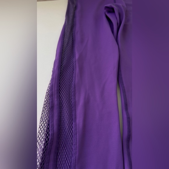 NWOT Unique Purple Sport Set - Leggings and Top (Size Small) - Picture 9 of 17